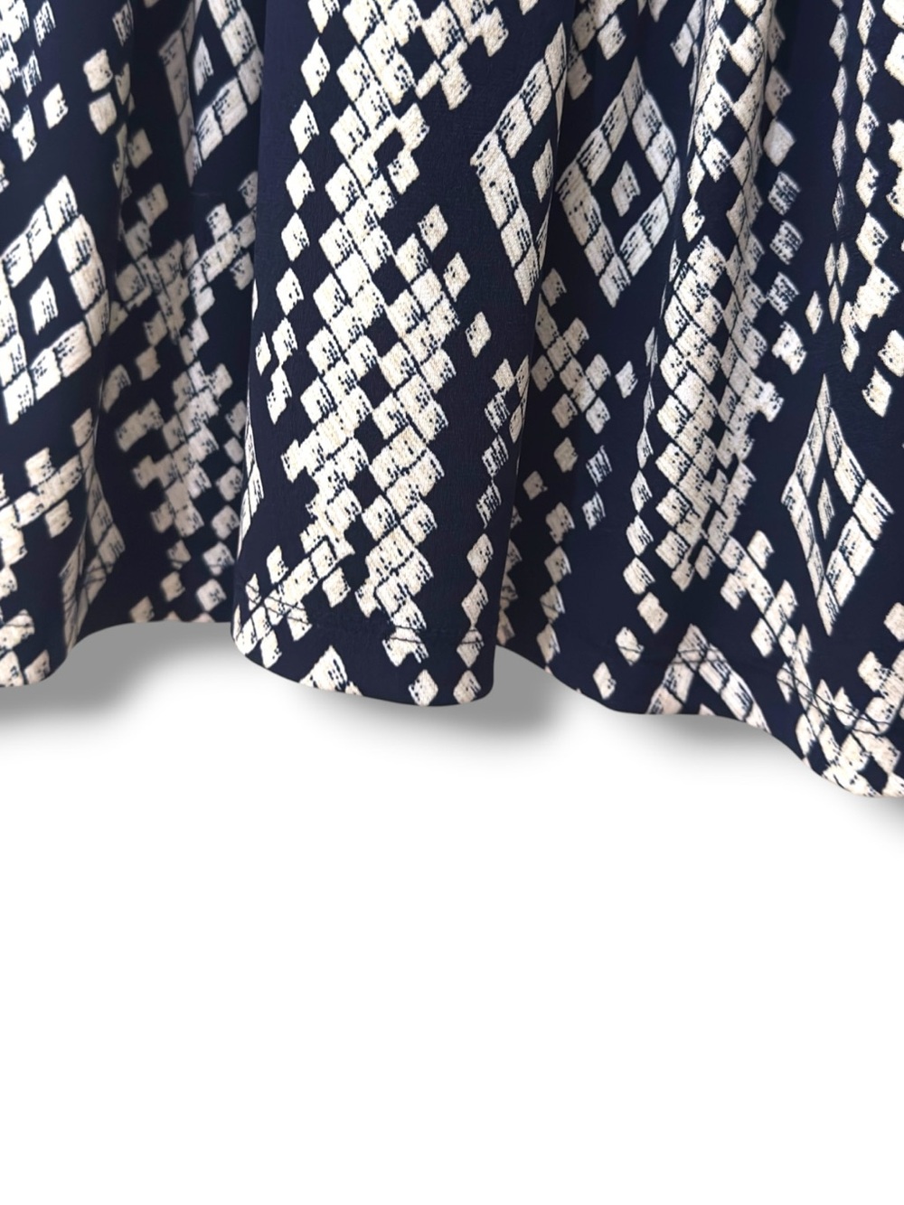 Enfocus Studio |NWOT Navy Ivory Geometric V-Neck Printed Fit Flare Dress (6) - Picture 7 of 11
